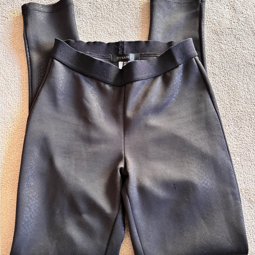 Snakeskin print leggings
